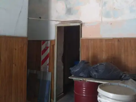 SE VENDE CASA CON TERRENO |  BARRIO ITURRASPE
