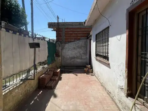 Calle 8 nº 1343 entre calle 113 y 114, Berazategui , Piso 0