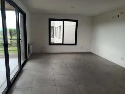 Departamento en Alquiler en Praderas De San Lorenzo, $ 1.100.000