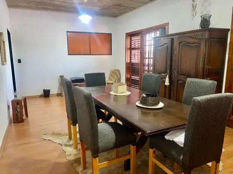 Arenales Nº195 esq Pilar