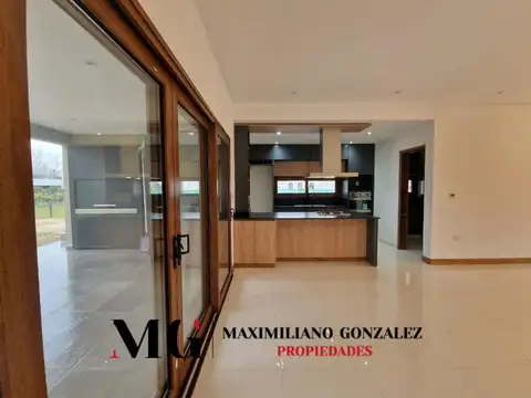 Casa en Venta con 4 cocheras