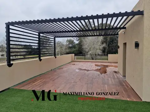 Casa en Venta con 4 cocheras