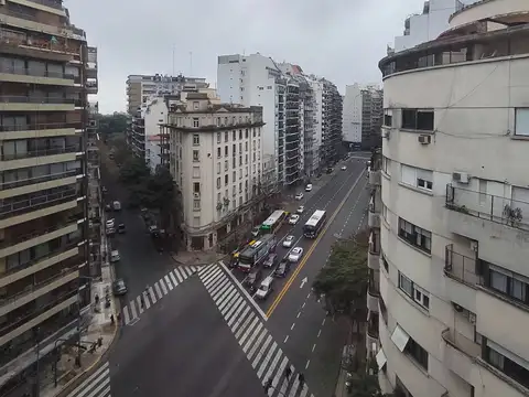 Semipiso Totalmente Amoblado y Equipado al Frente | 3 Ambientes | Gran Vista y Luz | Recoleta