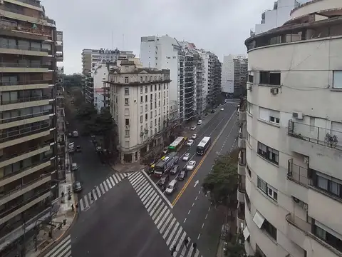 Semipiso Totalmente Amoblado y Equipado al Frente | 3 Ambientes | Gran Vista y Luz | Recoleta