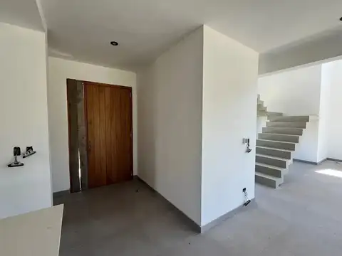 Casa 5 ambientes con 3 baños