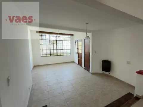 Casa 8 ambientes con 3 baños