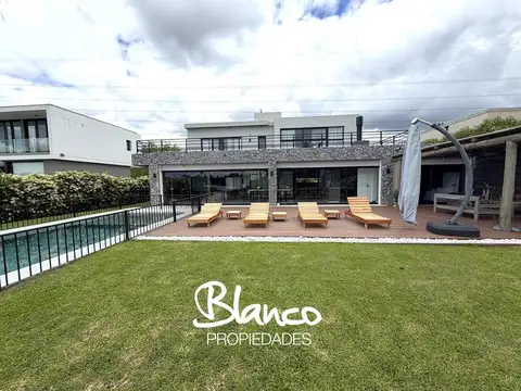 Casa en Venta al Agua en San Benito, Villanueva, Tigre