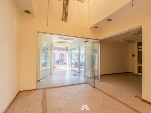 Local en Venta 84 años