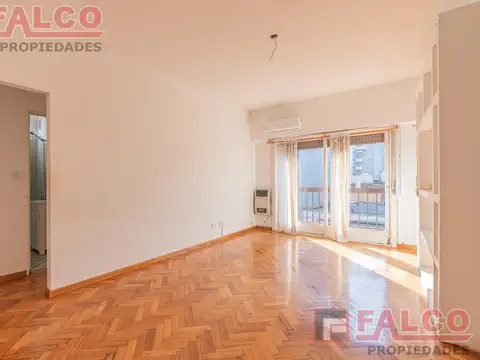 Donato Alvarez y Rivadavia - 4 ambientes con balcon - reciclado