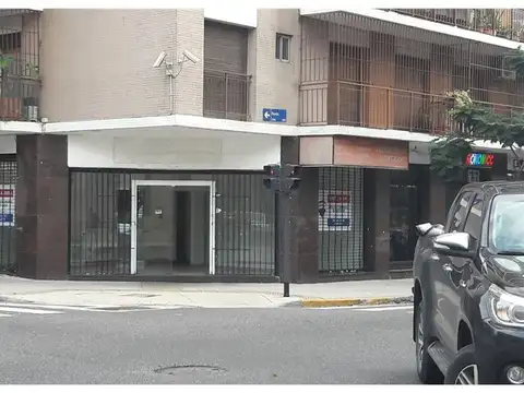 EXCELENTE LOCAL EN ESQUINA DE 130 M2