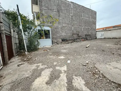 LOTE ESQUINA FRENTE A LA TERMINAL. 212 M2. CAPITAL