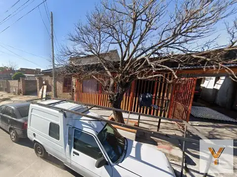 Casa 9 ambientes con 3 baños