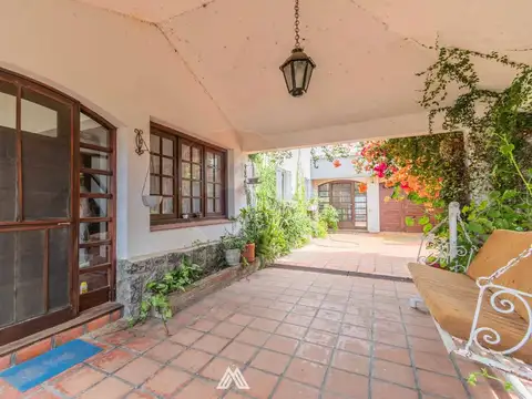 Venta de casa 4 Dormitorios Con Renta En Atlántida