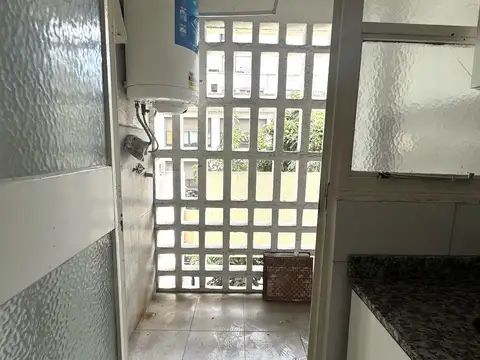 2 Ambientes al Frente con Balcón Corrido | Cocina Independiente | Av. Avellaneda