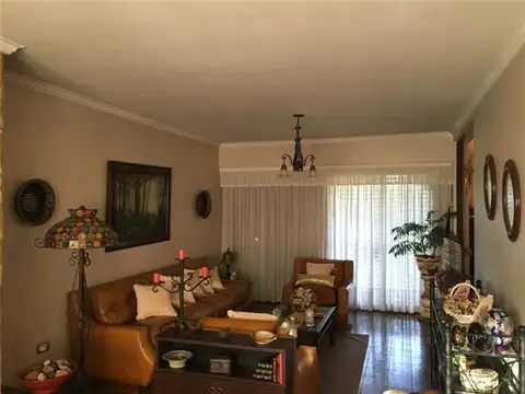 Casa en Venta con 4 cocheras