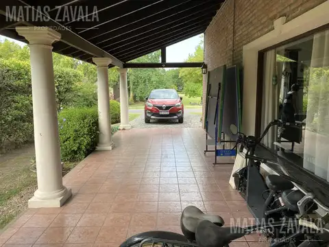 Casa en Venta con 2 cocheras