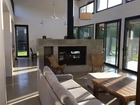 Casa en venta Estancia Benquerencia sobre chacra de 2,3 hectáreas RESERVADA