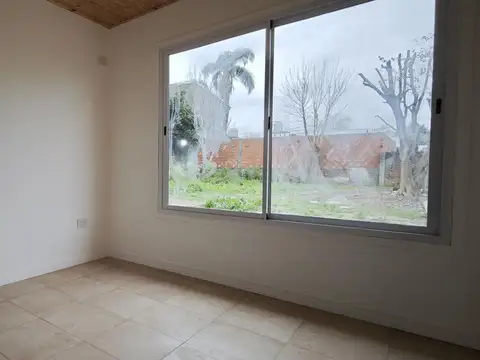 Casa en Alquiler con 1 cochera