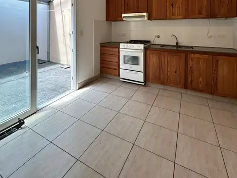 Dúplex 4 amb. c/cochera, patio y playroom - Chacabuco 2075, Olivos.