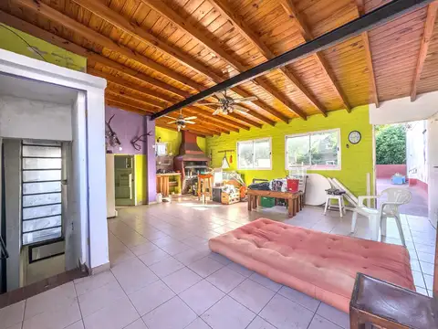 Venta casa Paternal 5 amb terraza, parrilla, cochera, local, deposito, 2 plantas.
