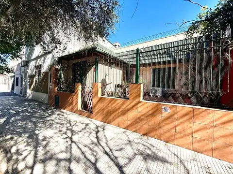 CASA CON PATIO Y TERRAZA EXCELENTE UBICACIÓN