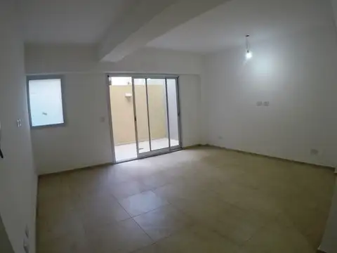 ALQUILER DE DEPTO.  MONOAMBIENTE C/PATIO EN CIUDAD MADERO