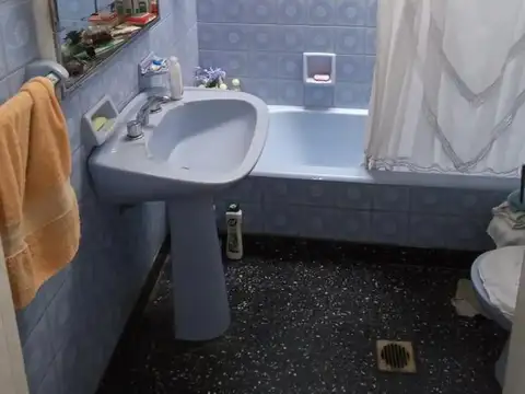 VENTA CASA A RECICLAR 4 AMBIENTES - AYACUCHO 171 (BERNAL)