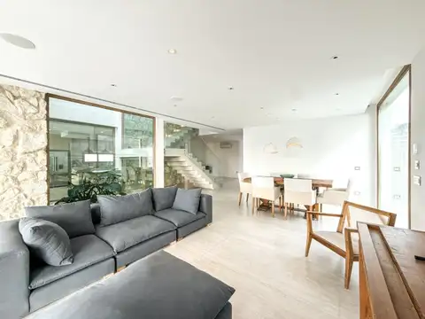 Casa 7 ambientes con 6 baños