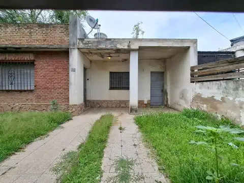 Casa 2 ambientes con 1 baño