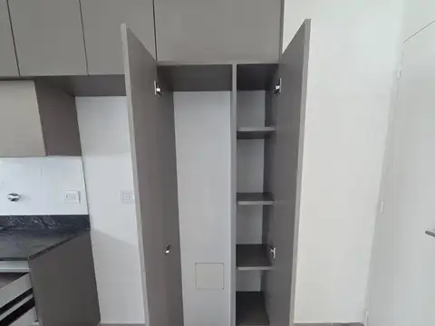 Casa en Alquiler con 3 cocheras
