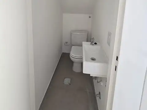 Casa 6 ambientes con 2 baños
