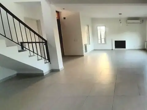 Casa en Alquiler de 3 dormitorios
