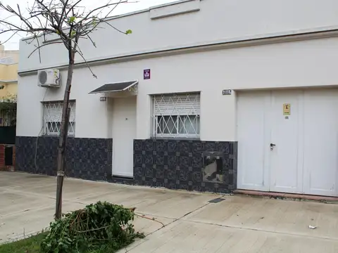 Venta casa 3 ambientes con jardin y garaje en Villa Lugano