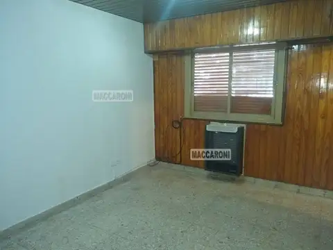 Depto Tipo Casa en Alquiler en Liniers, $ 900.000
