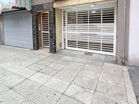 EXCELENTE MONOAMBIENTE AMOBLADO CON COCHERA EN AV. BELGRANO AL 3000, BALVANERA