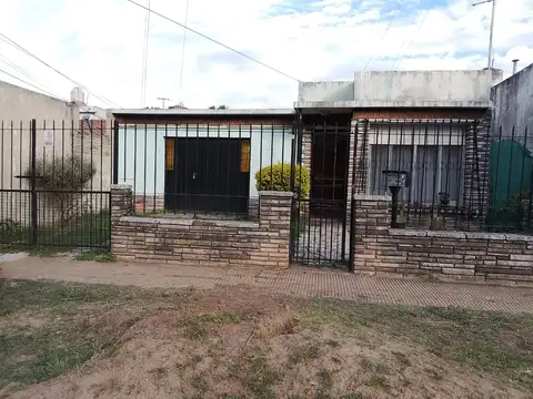 CHALET EN ALQUILER   A MEDIA CUADRA COLEGIO EMAUS