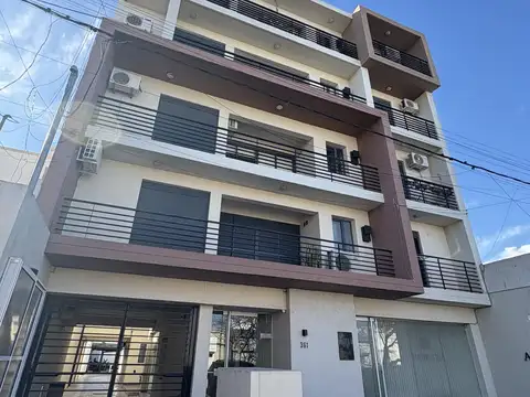 Departamento de 2 dormitorios con cochera céntrico