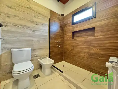 Casa 4 ambientes con 3 baños