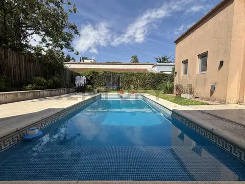VENTA - CASA - Barrio La Morada - BARRIO CON PORTÓN, Muñiz, San Miguel.