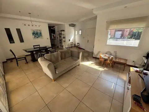 VENTA - CASA - Barrio La Morada - BARRIO CON PORTÓN, Muñiz, San Miguel.