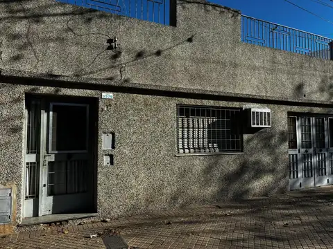 VENTA CASA DOS DORMITORIOS CINCO ESQUINAS