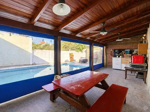Venta casa 3 dormitorios-pileta-quincho-cochera