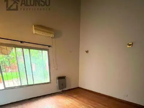 Casa en Alquiler con 1 cochera