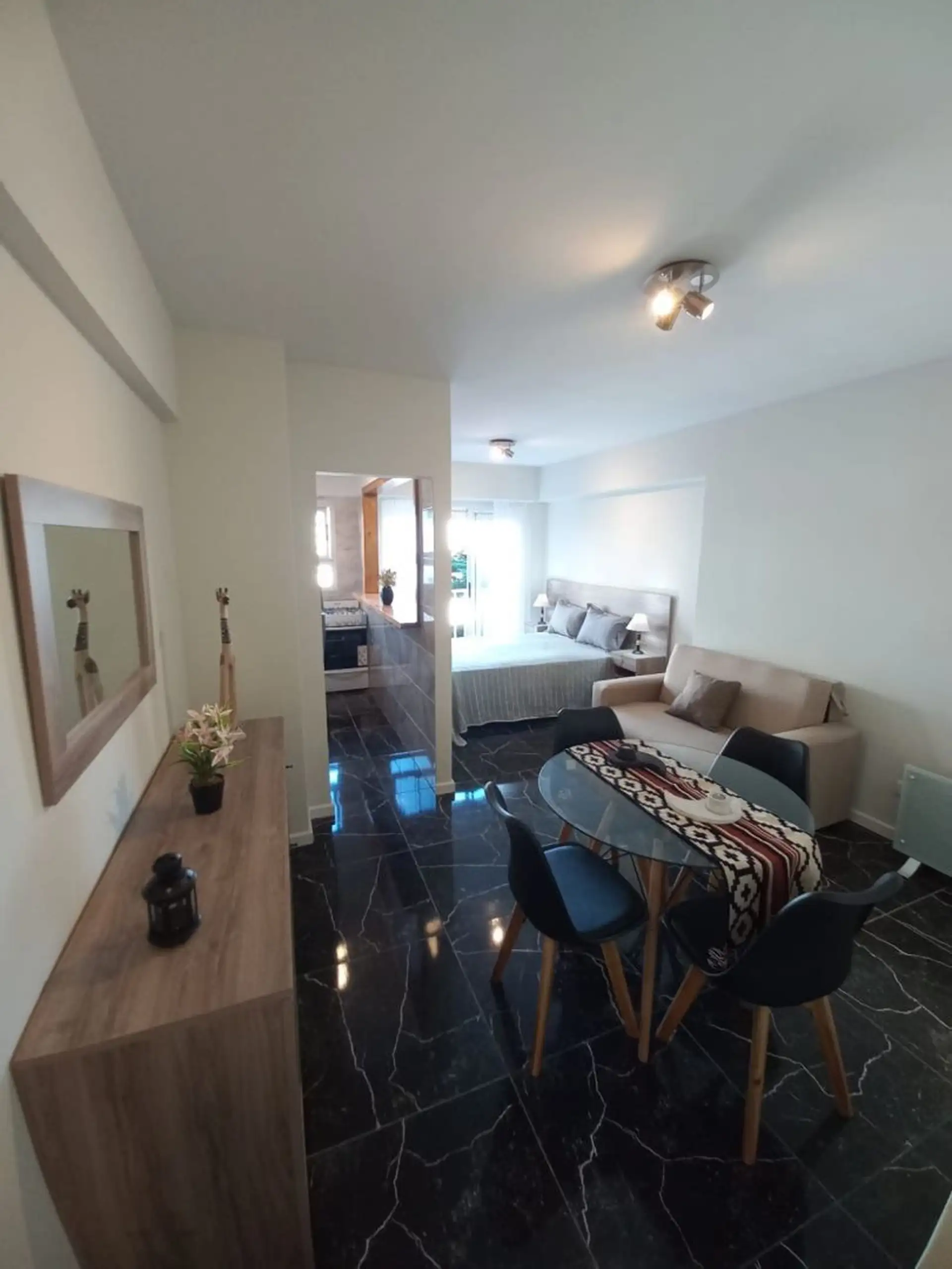 1 ambiente externo reciclado con balcón saliente en zona Paseo Aldrey