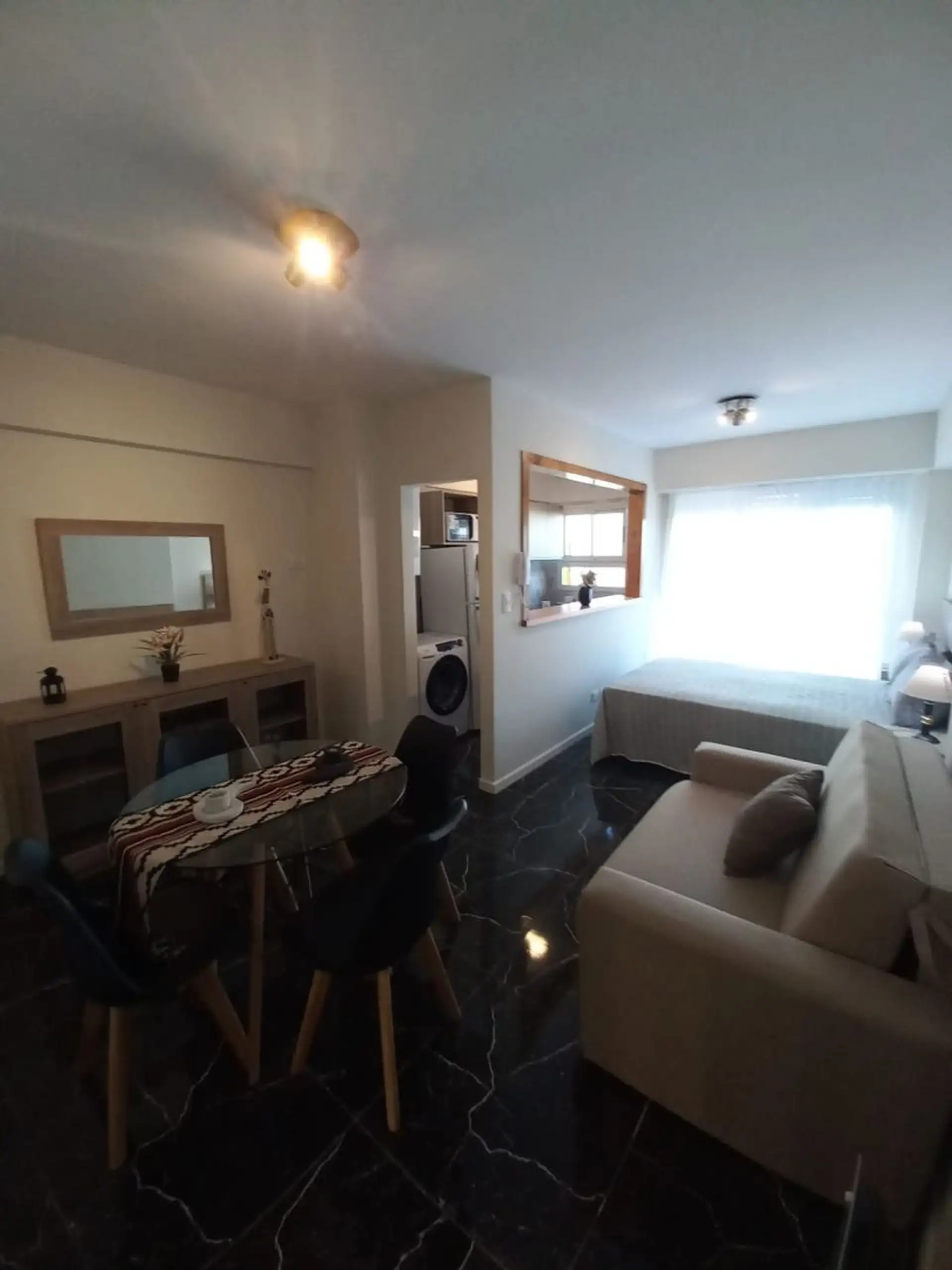 1 ambiente externo reciclado con balcón saliente en zona Paseo Aldrey