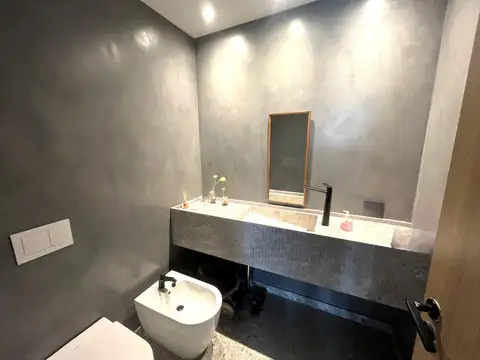 Casa en Venta con 3 cocheras