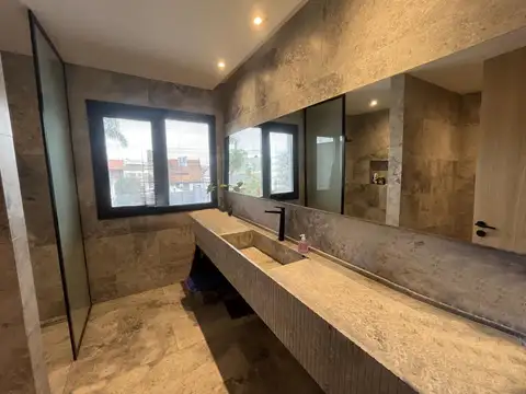 Excelente casa Minimalista en Parque Ayerza