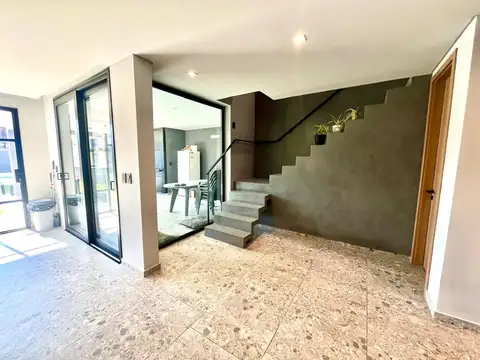 Excelente casa Minimalista en Parque Ayerza