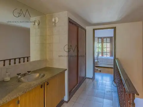 Triplex de 4 ambientes en Venta