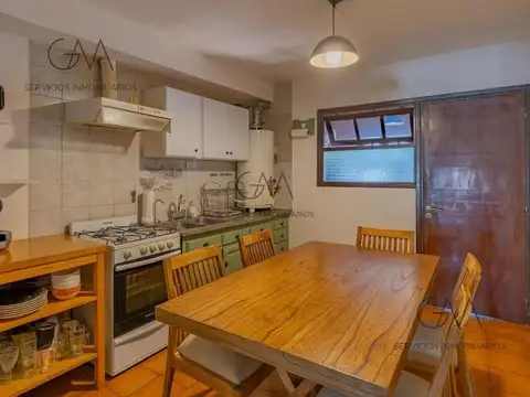 Casa 4 ambientes con 2 baños